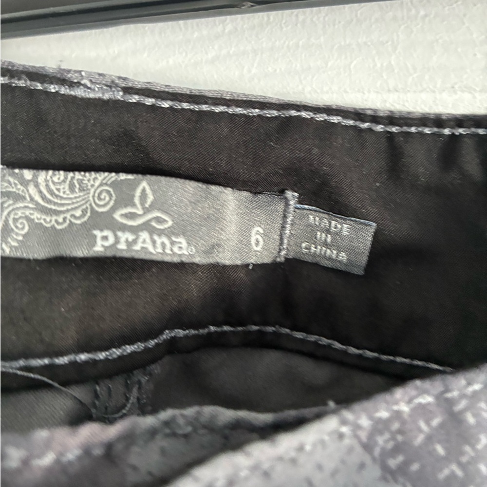Prana Women’s Gray Camo Cargo Pants Size 6 - Picture 2 of 5